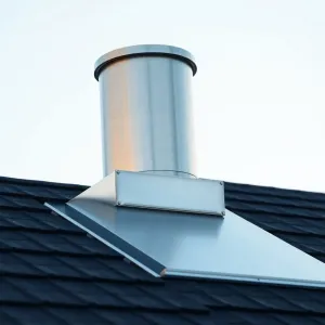 Czy trzeba ocieplać komin systemowy ponad dachem