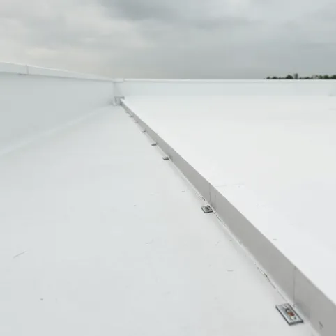 Dach płaski jaki spadek