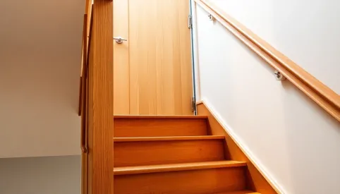 Jak zrobić drzwi na schodach