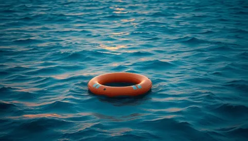 Jakie obowiązują normy w zakresie bezpieczeństwa zajęć realizowanych na wodach otwartych